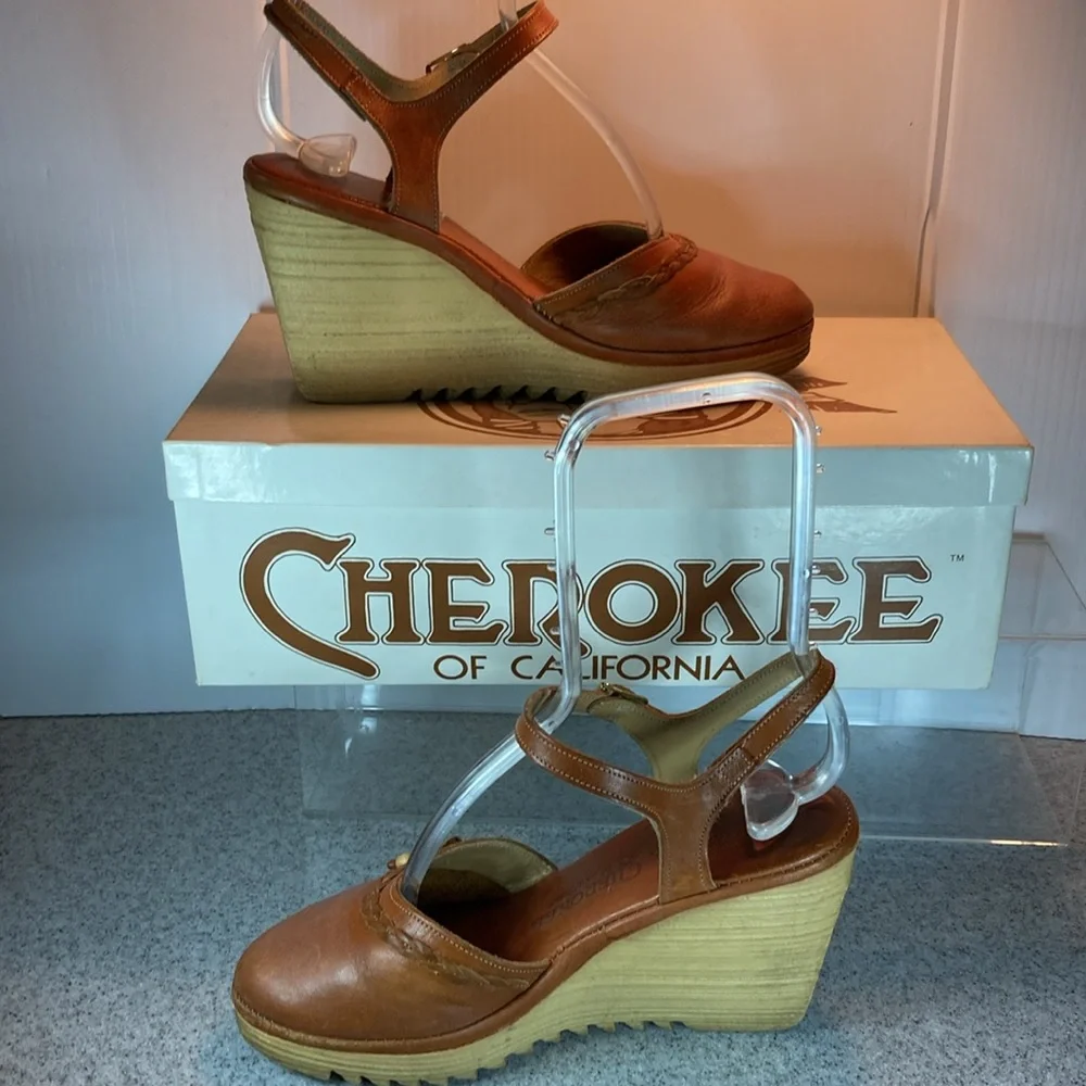 Vintage 80’s Cherokee‎ wedge heels. Cognac leather size 5 original box
